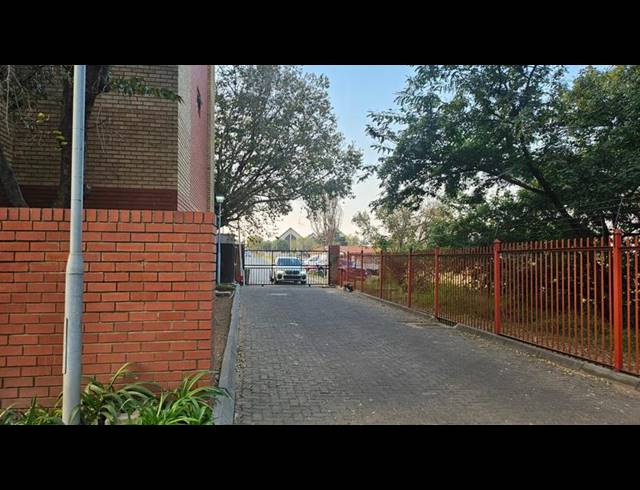1 BEDROOM APARTMENT FOR SALE IN WITBANK EXT 10